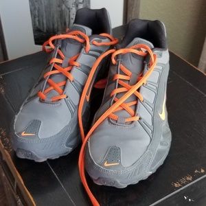 Nike Shox size- 8.5 men (10 W)